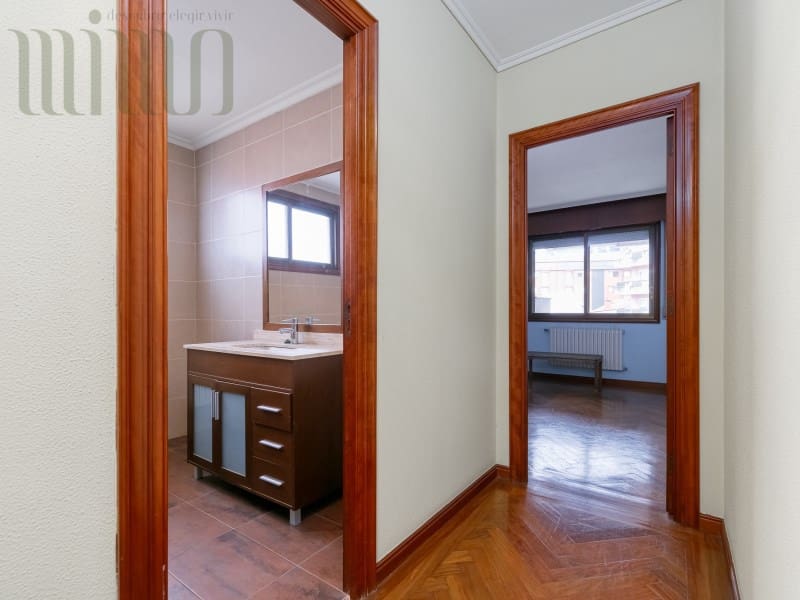 Piso de 5 habitaciones en Vigo en venta con garaje - 399.000 € (Ref: 9276592)