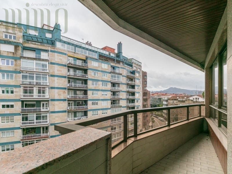 Piso de 5 habitaciones en Vigo en venta con garaje - 399.000 € (Ref: 9276592)