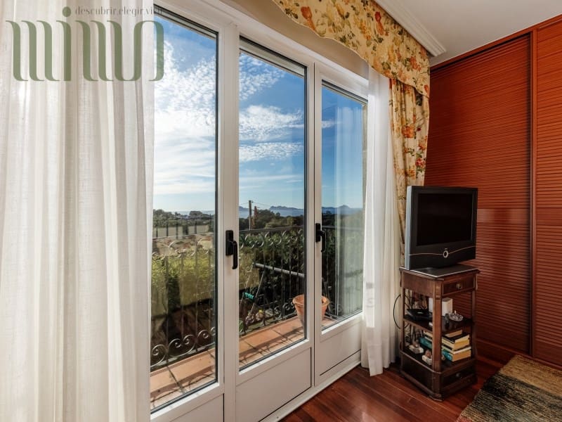 4 soverom Villa til salgs i Vigo med svømmebasseng garasje - € 650 000 (Ref: 9296777)