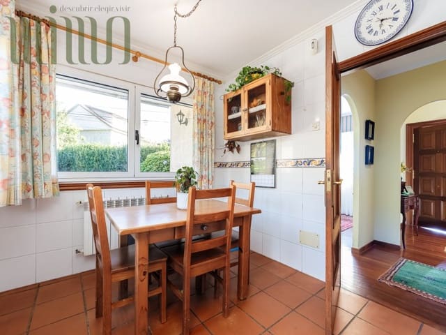 4 bedroom Villa for sale in Vigo with pool garage - € 650,000 (Ref: 9296777)