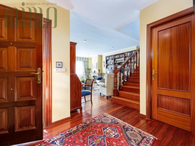 4 bedroom Villa for sale in Vigo with pool garage - € 650,000 (Ref: 9296777)