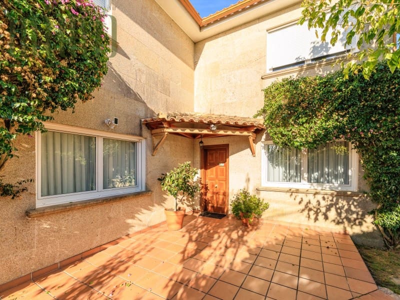 4 soverom Villa til salgs i Vigo med svømmebasseng garasje - € 650 000 (Ref: 9296777)