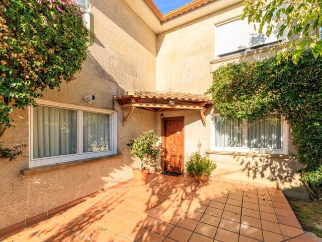 4 bedroom Villa for sale in Vigo with pool garage - € 650,000 (Ref: 9296777)