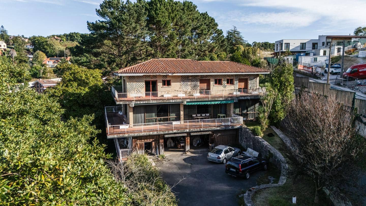 7 bedroom Villa for sale in Gijon with garage - € 1,075,000 (Ref: 9371432)