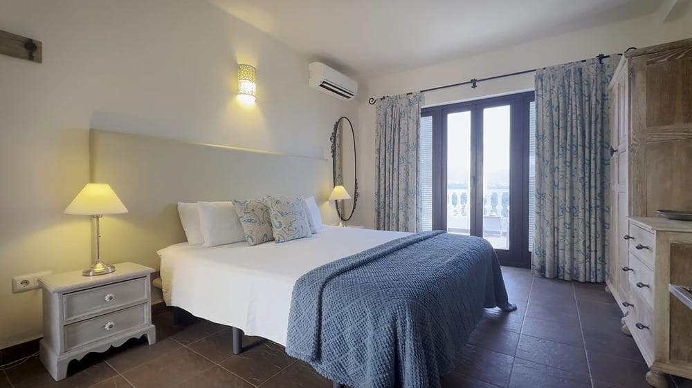 7 soveværelse Restaurant/Bar til salg i Nerja med garage - € 2.770.000 (Ref: 9279585)