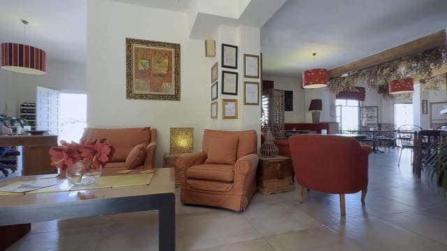 7 slaapkamer Restaurant/bar te koop in Chaparil - Torrecilla - Punta Lara, Nerja met garage - € 2.770.000 (Ref: 9279585)