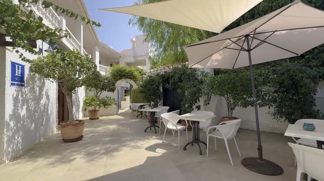 7 slaapkamer Restaurant/bar te koop in Chaparil - Torrecilla - Punta Lara, Nerja met garage - € 2.770.000 (Ref: 9279585)