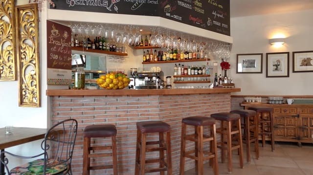 7 slaapkamer Restaurant/bar te koop in Chaparil - Torrecilla - Punta Lara, Nerja met garage - € 2.770.000 (Ref: 9279585)