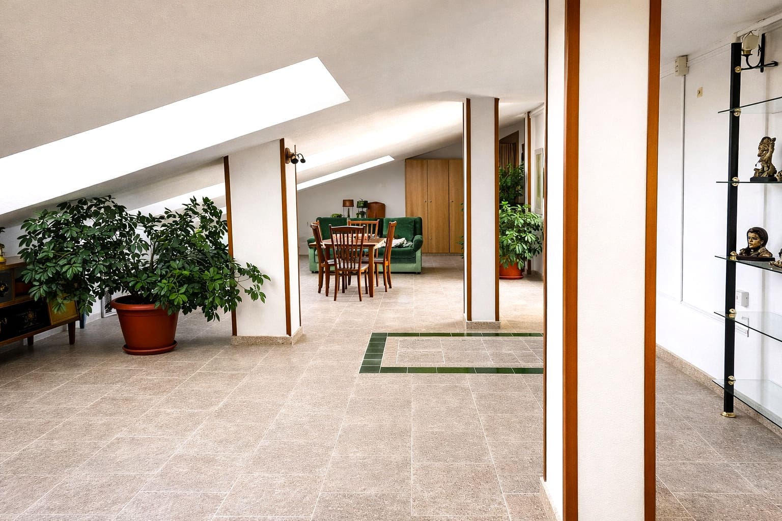 6 bedroom Villa for sale in Campillo de Arenas with garage - € 290,000 (Ref: 9605412)