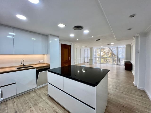 Piso de 3 habitaciones en Cartagena Ciudad, Cartagena en alquiler - 900 € (Ref: 9348410)