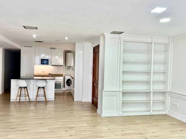 Piso de 3 habitaciones en Cartagena Ciudad, Cartagena en alquiler - 900 € (Ref: 9348410)