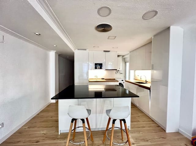 Piso de 3 habitaciones en Cartagena Ciudad, Cartagena en alquiler - 900 € (Ref: 9348410)