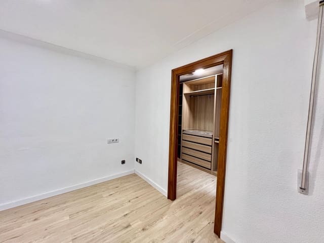 Piso de 3 habitaciones en Cartagena Ciudad, Cartagena en alquiler - 900 € (Ref: 9348410)