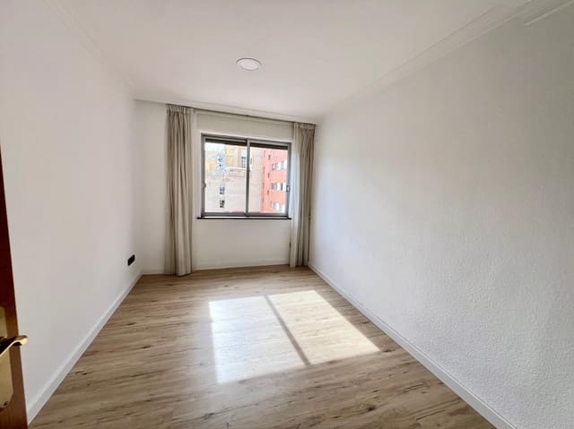 Piso de 3 habitaciones en Cartagena Ciudad, Cartagena en alquiler - 900 € (Ref: 9348410)