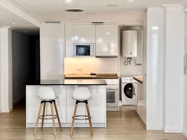 Piso de 3 habitaciones en Cartagena Ciudad, Cartagena en alquiler - 900 € (Ref: 9348410)