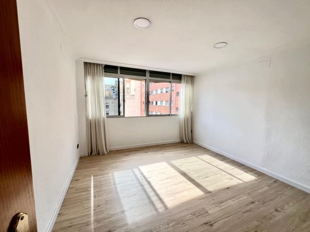 Piso de 3 habitaciones en Cartagena Ciudad, Cartagena en alquiler - 900 € (Ref: 9348410)