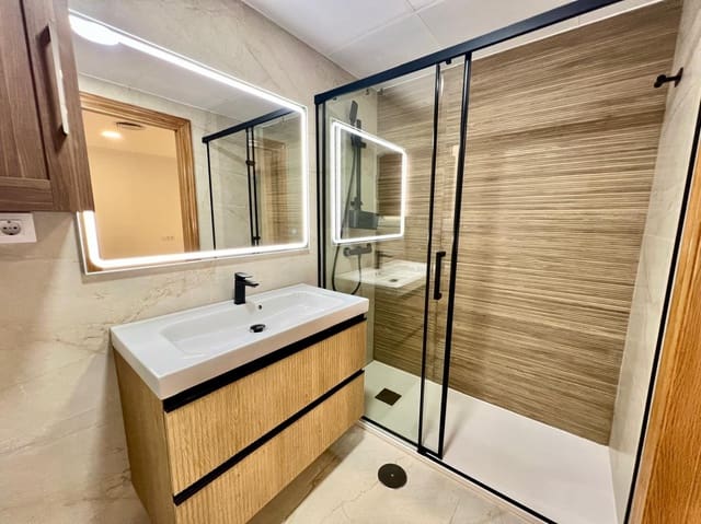 Piso de 3 habitaciones en Cartagena Ciudad, Cartagena en alquiler - 900 € (Ref: 9348410)