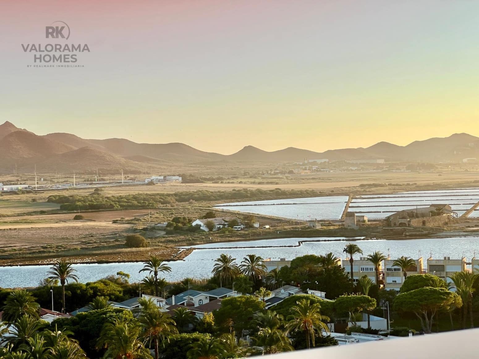 4 sovrum Lägenhet till salu i La Manga del Mar Menor med pool - 325 000 € (Ref: 9428177)