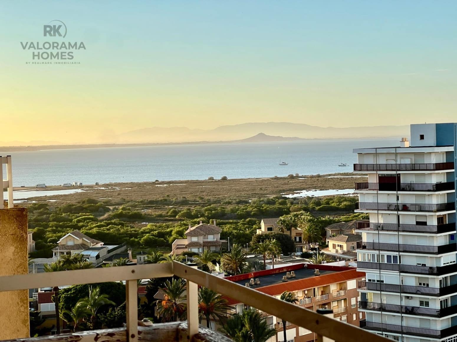 4 sovrum Lägenhet till salu i La Manga del Mar Menor med pool - 325 000 € (Ref: 9428177)