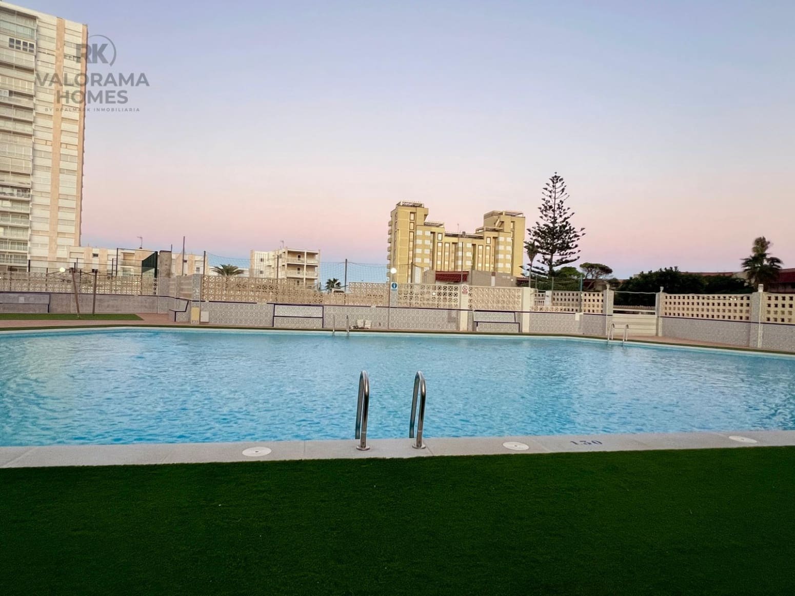 4 sovrum Lägenhet till salu i La Manga del Mar Menor med pool - 325 000 € (Ref: 9428177)