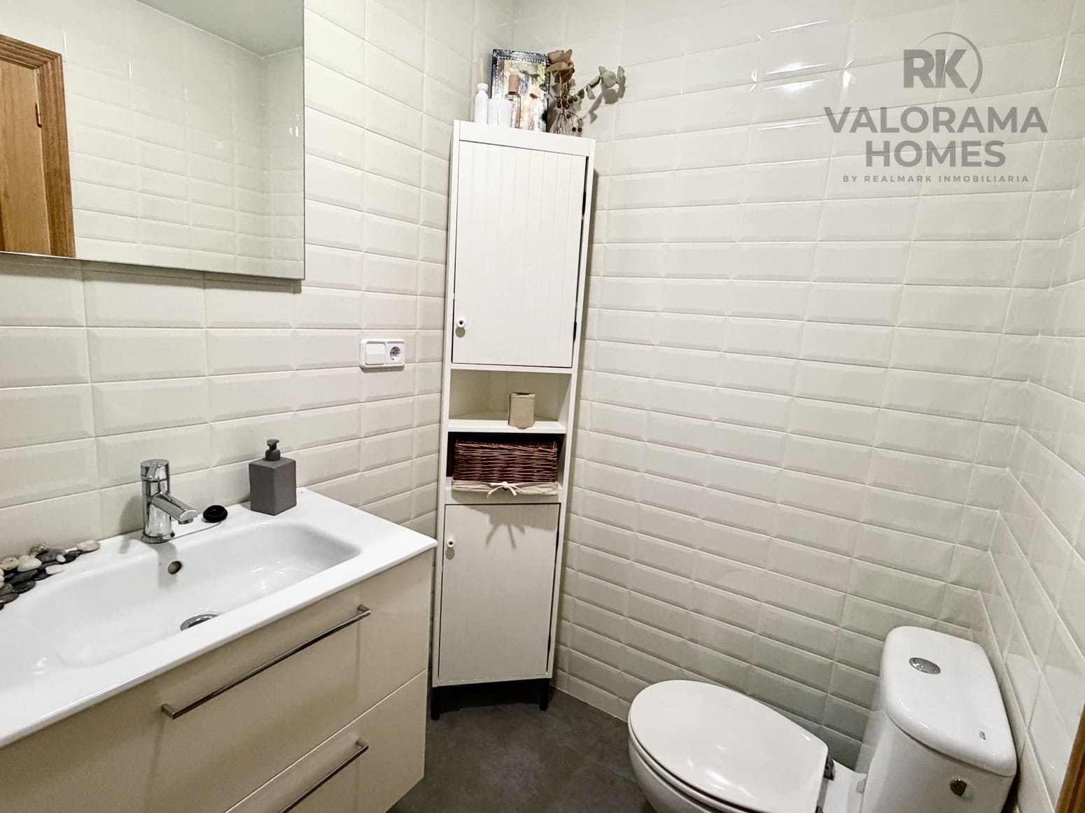 2 makuuhuone Asunto myytävänä paikassa Cala Flores mukana uima-altaan 
autotalli - 240 000 € (Ref: 9601341)