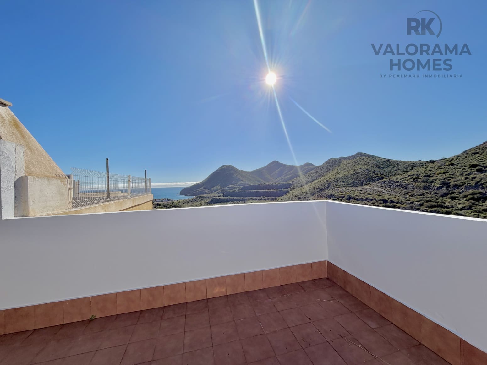 2 makuuhuone Asunto myytävänä paikassa Cala Flores mukana uima-altaan 
autotalli - 240 000 € (Ref: 9601341)