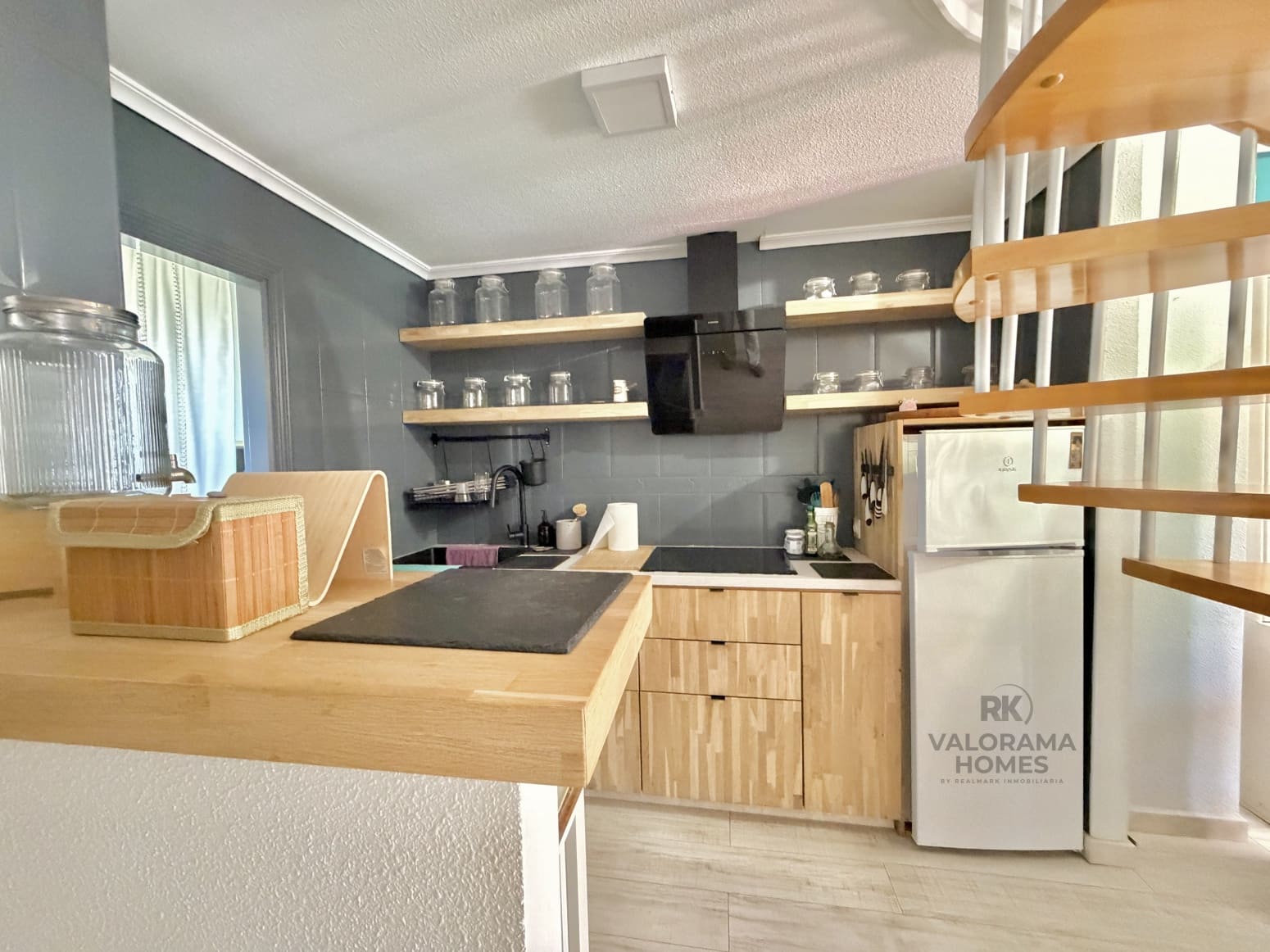 2 makuuhuone Asunto myytävänä paikassa Cala Flores mukana uima-altaan 
autotalli - 240 000 € (Ref: 9601341)