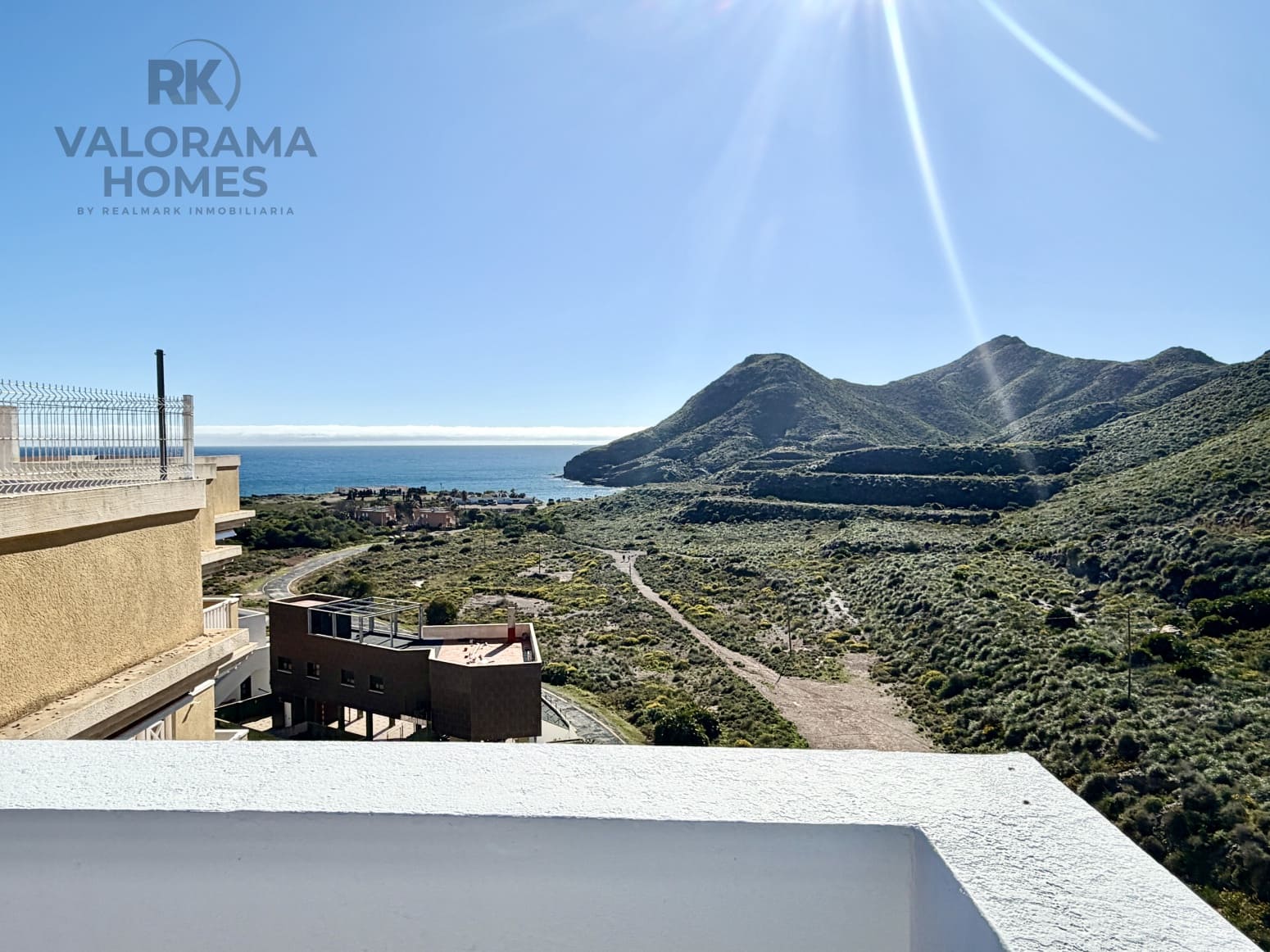 2 makuuhuone Asunto myytävänä paikassa Cala Flores mukana uima-altaan 
autotalli - 240 000 € (Ref: 9601341)