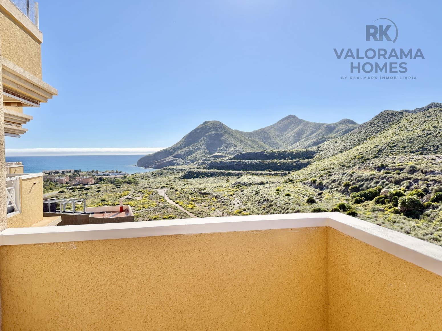 2 makuuhuone Asunto myytävänä paikassa Cala Flores mukana uima-altaan 
autotalli - 240 000 € (Ref: 9601341)