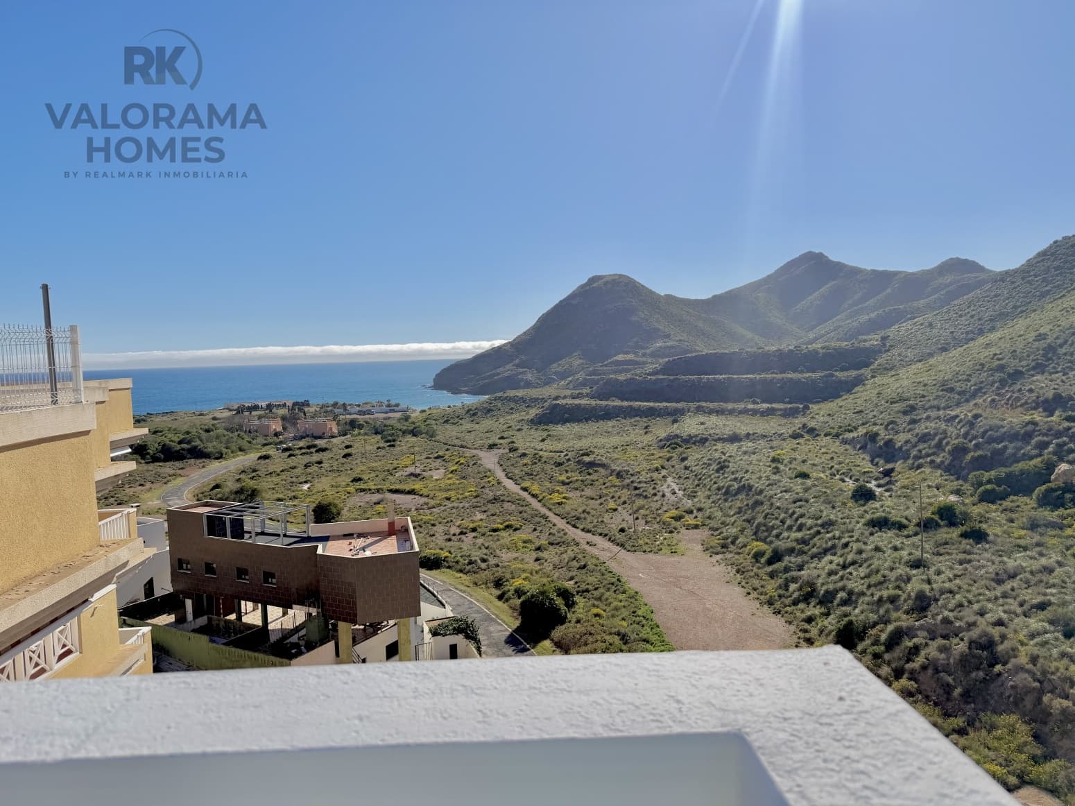 2 makuuhuone Asunto myytävänä paikassa Cala Flores mukana uima-altaan 
autotalli - 240 000 € (Ref: 9601341)