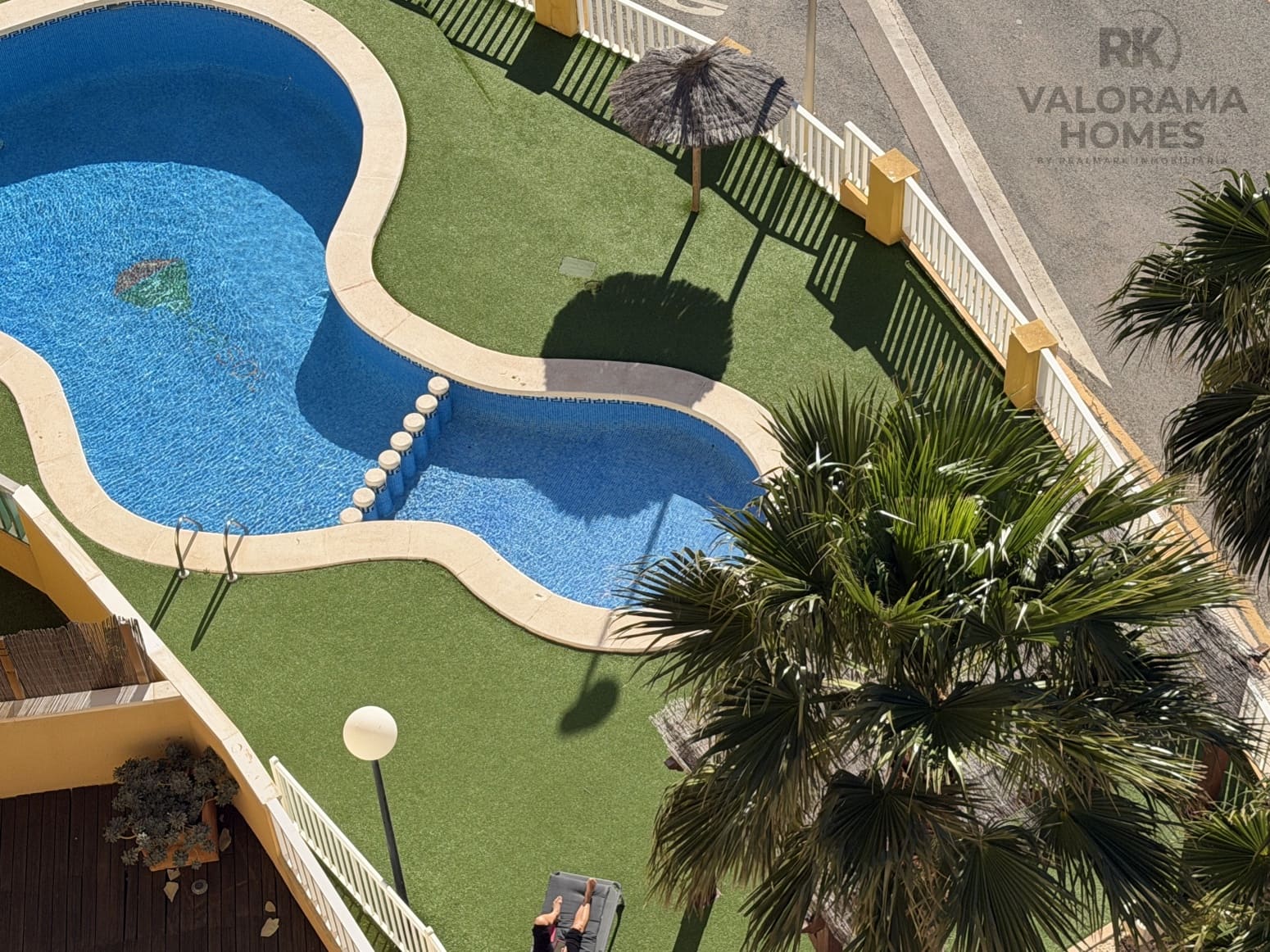 2 makuuhuone Asunto myytävänä paikassa Cala Flores mukana uima-altaan 
autotalli - 240 000 € (Ref: 9601341)