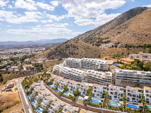 3 bedroom Apartment for sale in Benalmádena pueblo, Benalmádena with pool - € 1,349,000 (Ref: 9271555)