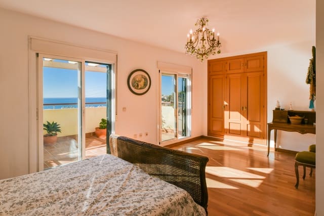 5 makuuhuone Omakotitalo myytävänä paikassa Lomas de San Anton, Málaga kaupunki mukana uima-altaan - 875 000 € (Ref: 9357799)