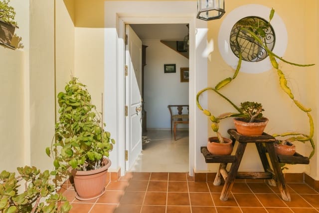 5 makuuhuone Omakotitalo myytävänä paikassa Lomas de San Anton, Málaga kaupunki mukana uima-altaan - 875 000 € (Ref: 9357799)