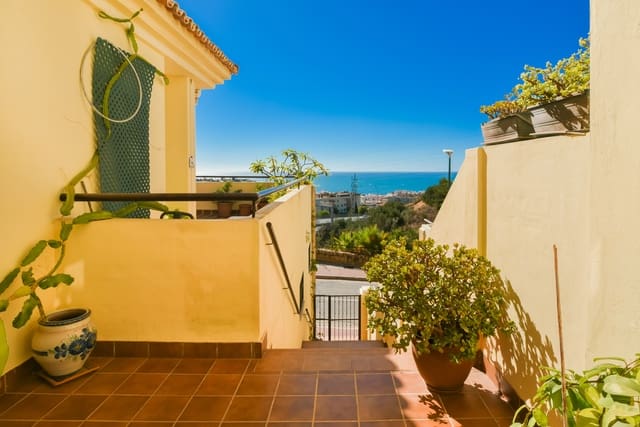 5 makuuhuone Omakotitalo myytävänä paikassa Lomas de San Anton, Málaga kaupunki mukana uima-altaan - 875 000 € (Ref: 9357799)