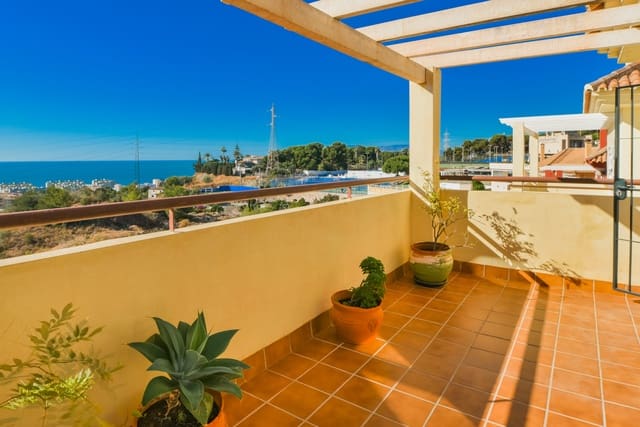 5 makuuhuone Omakotitalo myytävänä paikassa Lomas de San Anton, Málaga kaupunki mukana uima-altaan - 875 000 € (Ref: 9357799)