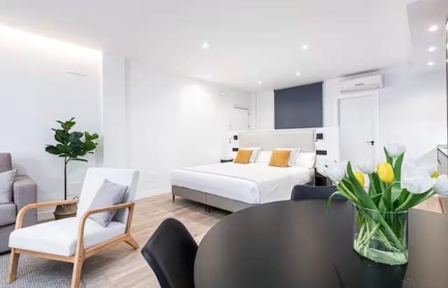 Apartament na sprzedaż w Ensanche Centro, Miasto Málaga - 696 000 € (Ref: 9360960)