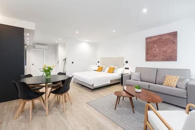 Apartament na sprzedaż w Ensanche Centro, Miasto Málaga - 696 000 € (Ref: 9360960)