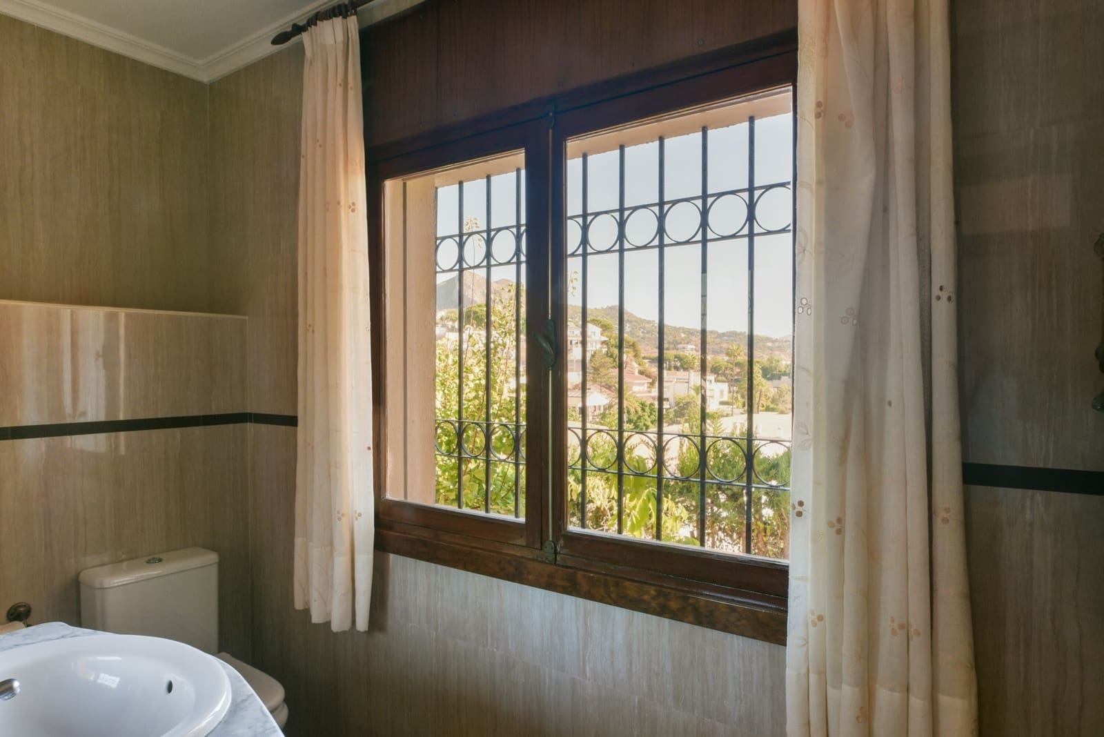 5 soveværelse Villa til salg i Malaga by med swimmingpool - € 1.750.000 (Ref: 9370361)