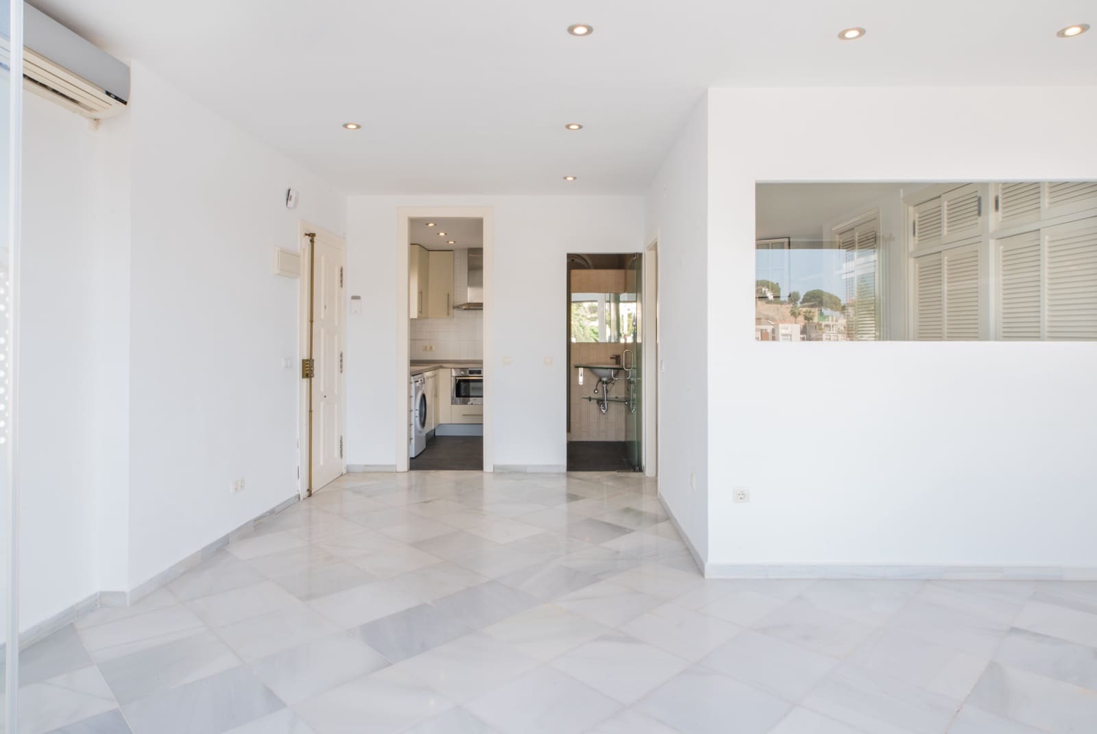 1 soverom Leilighet til salgs i Malaga by med svømmebasseng - € 335 000 (Ref: 9834110)