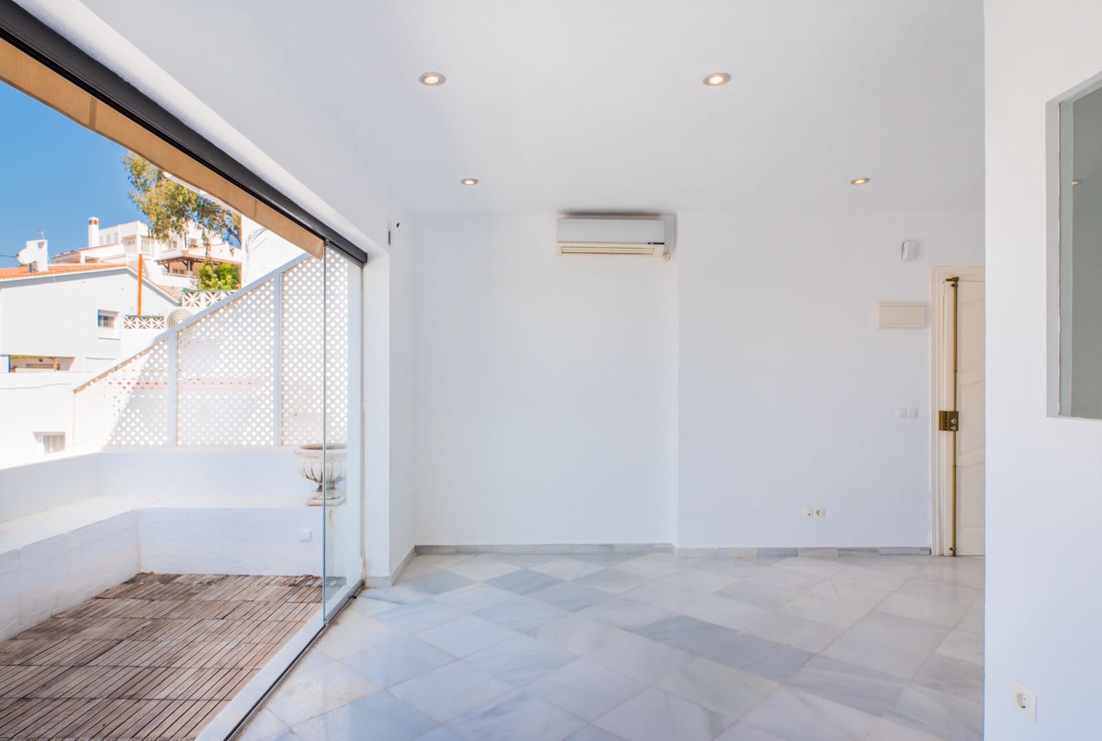 1 soverom Leilighet til salgs i Malaga by med svømmebasseng - € 335 000 (Ref: 9834110)