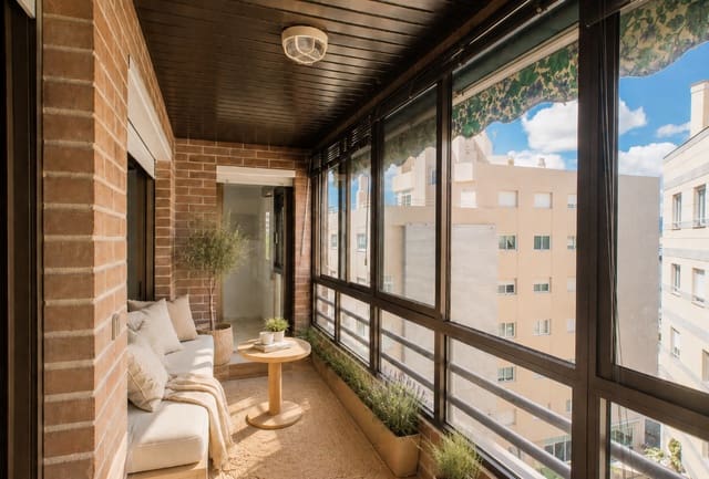 2 sypialnia Apartament na sprzedaż w La Malagueta, Miasto Málaga - 570 000 € (Ref: 9834111)