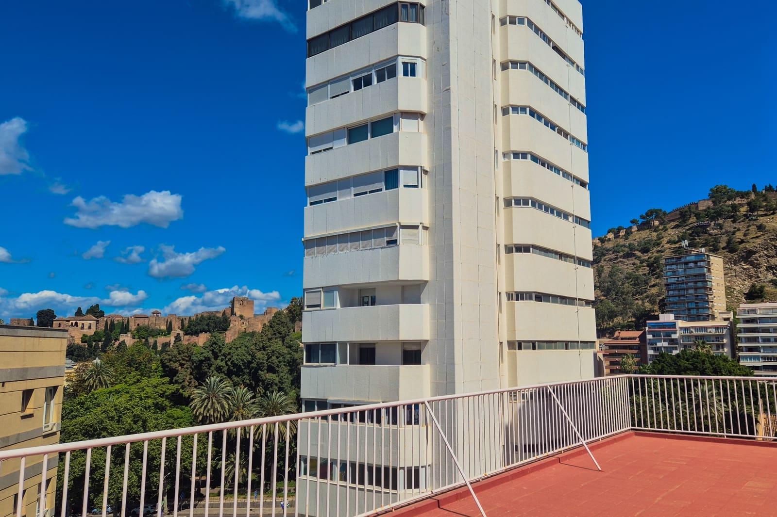 2 slaapkamer Appartement te koop in Malaga stad - € 570.000 (Ref: 9834111)