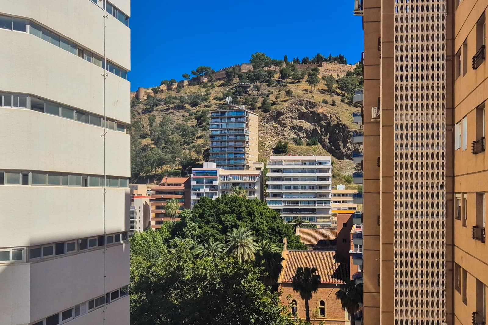 2 slaapkamer Appartement te koop in Malaga stad - € 570.000 (Ref: 9834111)