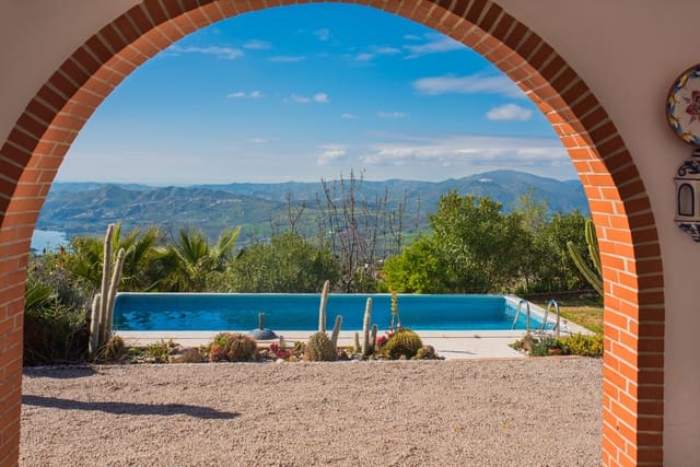 3 soveværelse Villa til salg i Periana med swimmingpool - € 450.000 (Ref: 9834114)
