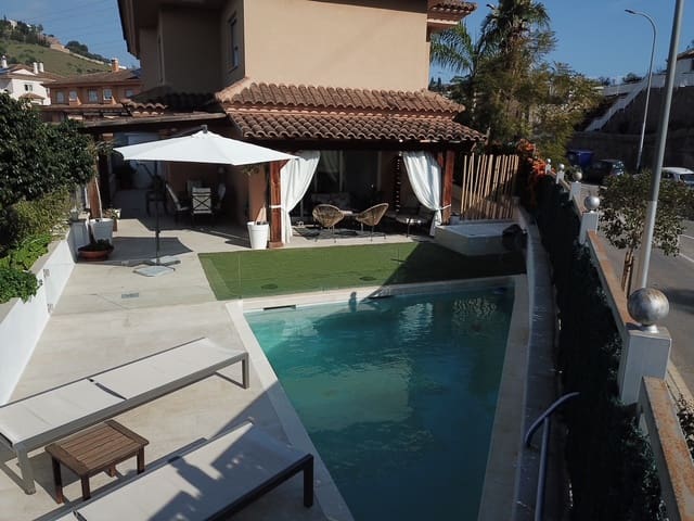 Chalet de 5 habitaciones en Parque Clavero, Málaga ciudad en venta con piscina - 1.280.000 € (Ref: 9834117)