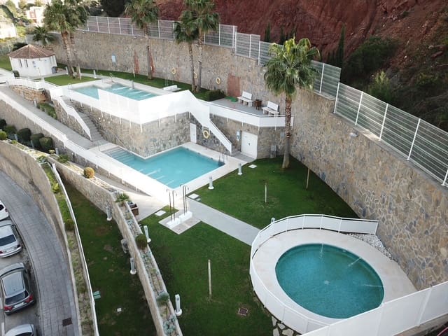 Chalet de 5 habitaciones en Parque Clavero, Málaga ciudad en venta con piscina - 1.280.000 € (Ref: 9834117)