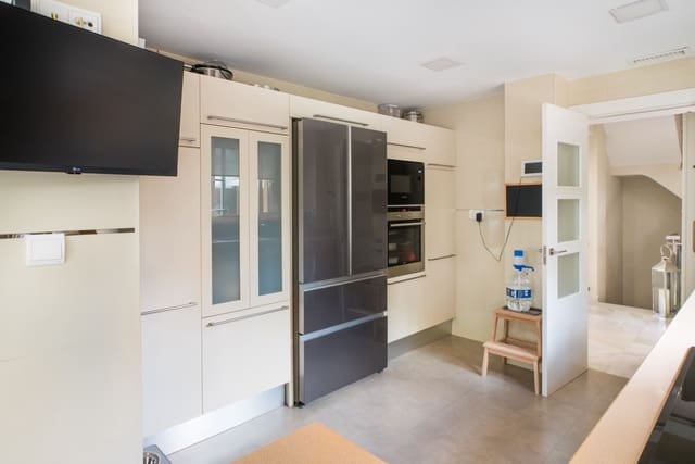 5 soverom Villa til salgs i Parque Clavero, Málaga by med svømmebasseng - € 1 280 000 (Ref: 9834117)