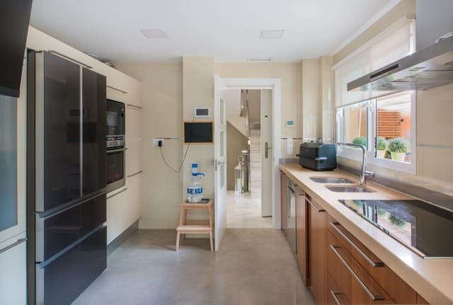 5 soverom Villa til salgs i Parque Clavero, Málaga by med svømmebasseng - € 1 280 000 (Ref: 9834117)