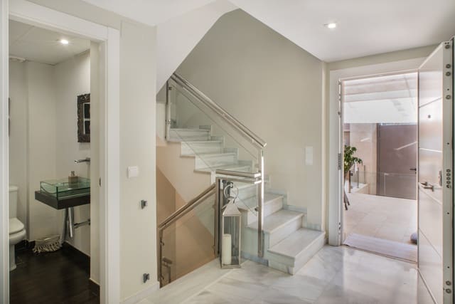 5 soverom Villa til salgs i Parque Clavero, Málaga by med svømmebasseng - € 1 280 000 (Ref: 9834117)